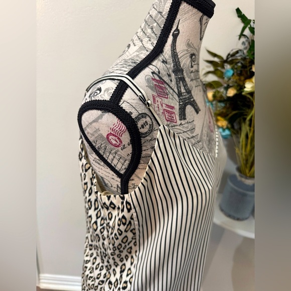 Skies Are Blue Asymmetrical Black and cream striped animal print top size Medium - Picture 3 of 8